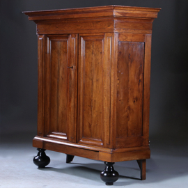 Pastoorskast ca 1790 in zeer mooie oude kleur en uitstraling [No.231640)