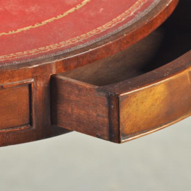 Antieke bijzettafels / Stel van 2 revolving drumtables ca. 1930 met rood leer en elk 3 laden (No.212250)