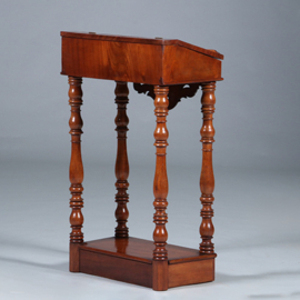 Kleine lezenaar mahonie Willem III met klep en gedraaide pootjes ca 1860 (No.431505)
