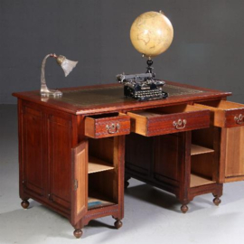 Antiek bureau / Engels Edwardian bureau met groen leer ca. 1900 notenhout (No.721315)