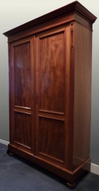 Antieke kast / mahonie kast met strakke gepaneelde deuren (No.76149)