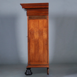 Palissander Pastoorskast in een prachtige  zonnige kleur Ca 1700 (No.431530)