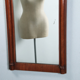 Smalle biedermeier mahoniehouten schouwspiegel ca 1820 met zuilen (No.270135) - Hoogte  1.28 m.