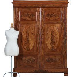 Strakke en statige Hollandse Louis Seize kast in bloemmahonie ca 1790  (No.400915)