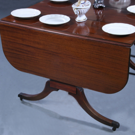 Lange smalle uitschuifbare eetkamertafel tot 12 personen incl aanzet tot 16 (No222199)