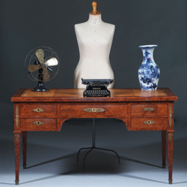 Chique Napoleon III bureau plat ca 1870 Thuyawortel en goud gestempeld  leer (No.283045)