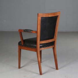 Antieke stoelen / Hollandse essenhouten bureaustoel met zwart leer ca. 1790 met beklede armleggers (TN.551602)
