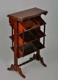 Antiek werktafeltje / bijzettafeltje met openklappende bakjes mahonie ca. 1865 (No452601)