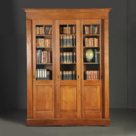 Antieke kast / Hoge art deco boekenkast met 3 schuifdeuren  met 9 facetgeslepen ruitjes (No.155112)