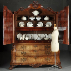 Antieke kast / Hollands dubbel gebogen kabinet ca. 1775 met drempeldeuren (No.522831)