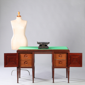 Art deco bureau schrijftafel in mahonie met groen schrijfblad ca 1915 laden achter deurtjes (No.962675)1