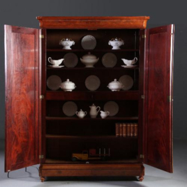 Antieke kasten / Hollandse Biedermeier tweedeurskast ca. 1835 in mahonie met bloemmahonie (No.812341)