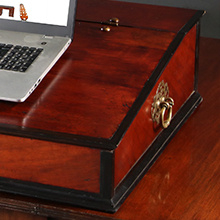 Laat 18e eeuwse Koloniale "laptop" of lessenaar met messing beslag en zwarte lijsten (No.913110)
