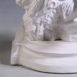 50 cm hg - Grote guitige Putto op sokkel in biscuit naar "August Moreau" ca 1900 (No.941621)