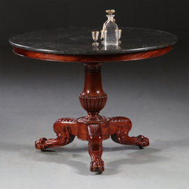 Antieke tafels / Center table / bijzettafel met "licht zwart" marmer blad ca 1825 in mahonie (No.880250)