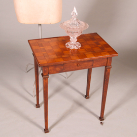 Hollands volkskunst bijzettafel met essenhout geparketteerd blad  ca 1860 (No.450390)