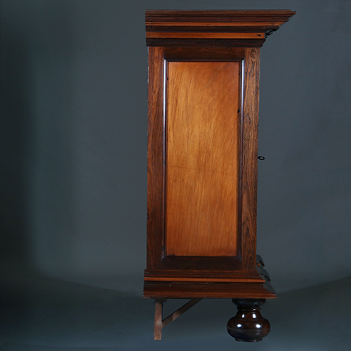 Koloniale kast  ca 1700 ( museale kwaliteit in massief palissander en djati No.311425)
