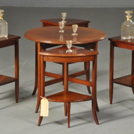 Antieke tafel / Ronde salontafel met 4 uitneembare 5 bijzettafeltjes ca. 1920 Mahonie (No.502854)
