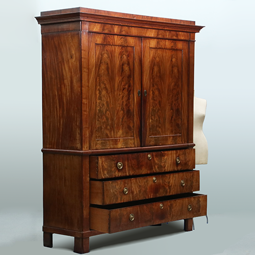 Strak ingetogen Haags kabinet ca 1825 in chic bloemmahonie  (No.301855)