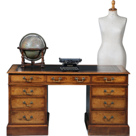 Bureau Engeland noten met wortelnoten en zwart leer ca 1910 (No.280340)