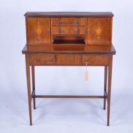 Antieke bureaus / Elegant en strak Engels damesbureau ca. 1890 bescheiden formaat met "laptop-lade" (No.560312)