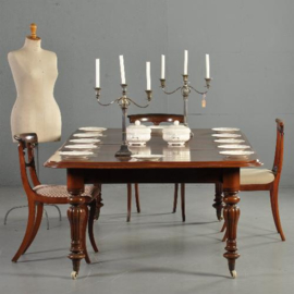 Antieke tafel / Victoriaanse coulissentafel ca. 1870 met 2 inlegbladen in mooie oude kleur (No.301722)