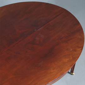 Coulissetafel met een inleg blad maar geschikt voor meedere inlegbladen [No.991910)