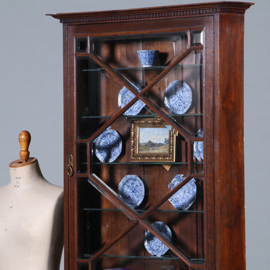 Bijzonder ondiepe vitrine kast met geslepnglas en 8 verstelbare planchettes ca 1865 (No.431560)