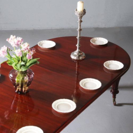 Antieke tafels / Ronde Engelse tafel ca. 1870  in mahonie te vergroten tot 12 personen smetteloos gerestaureerd (No.831030)