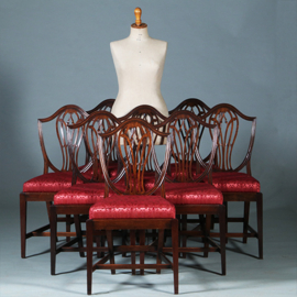 Zeer comfortabel stel van 8 Regency eetkamerstoelen net nieuw gestoffeerd (No.272000)