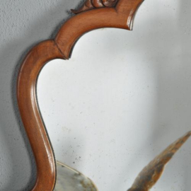 Antieke spiegels / brede soester spiegel ca. 1900 met prachtig geschulpte kop  (No.272161)