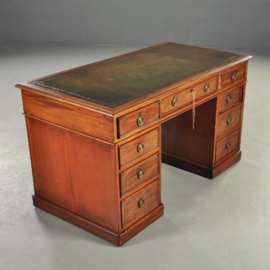 Antieke bureaus / Engels mahonie bureau ca. 1875 met 9 laden,  groen leer ingelegd (No.191512)