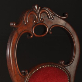 Antieke stoelen / Hoge uitbundige Koloniale Willem III stoel ca. 1875 met rood velours (No.331115)