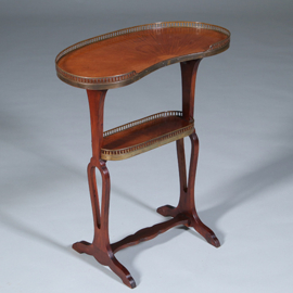 Niervormige etagiere of bijzettafel met messing rand en zonmotief  ca 1900 (No.422445)