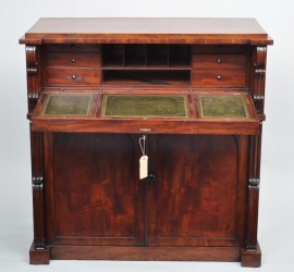 Antieke bureaus / Engelse secretaire met mechaniekklep en veel vakjes (No.78276)