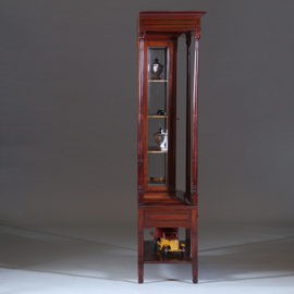 Salonmeubel Vitrinekast of Display cabinet, vermoedelijk van of omgeving Van Den Bosch en Berlage (No.270705)
