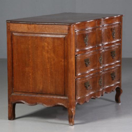 Antieke kast / Franse eikenhouten commode ca. 1750 met orgel gebogen front (No.690712)