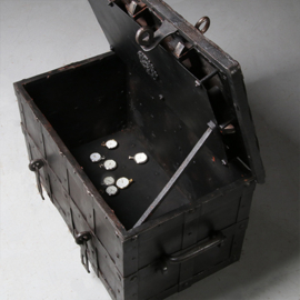 Antiek Varia / Neurenberger Geldkist Strongbox of Armada 18e eeuw (No.863155)