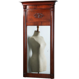 Smalle biedermeier mahoniehouten schouwspiegel ca 1820 met zuilen (No.270135) - Hoogte  1.28 m.