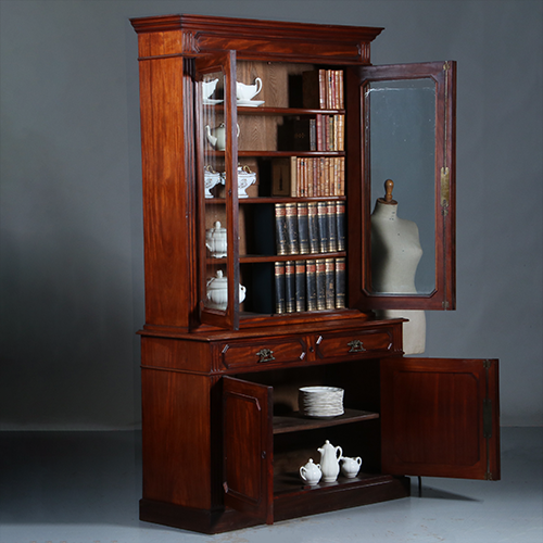 Franse Boekenkast bibliotheekkast of servieskast  ca 1875 die ook als servieskast wil functioneren (No.310805)