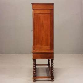 Antiek Hollands kruisvoet kabinet ca. 1700 noten groot formaat (No.532761)