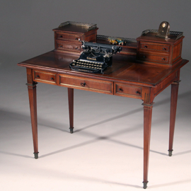 Antieke bureaus / Zeer elegant mahonie damesbureau ca. 1860 met leer en brons (No.892940)