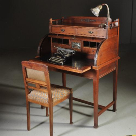 Antieke bureaus / Amsterdamse school trommelbureau ca. 1910 met bij behorende stoel (No.321815)