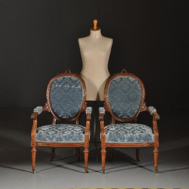 Antieke stoelen / Stel van 2 identieke armstoelen H. Pander & Zn  ca. 1890 in oude velours notenhout (No.491753)