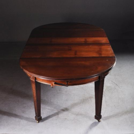 Antieke tafel / Engelse windout table  ca. 1890 in mahonie op vier strakke tapse poten (No.912751)
