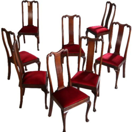 Historisch mooie stoelen inclusief stoffering naar wens!