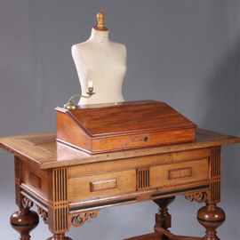 19e eeuwse mahonie laptop of lessenaartje met pennengleuf (No.913155)