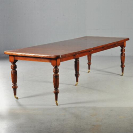 Antieke tafel / Smalle Engelse coulissentafel ca. 1920 in mahonie met 3 inlegbladen.  (No.193132)