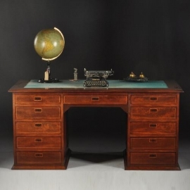 Antieke bureaus / Hollands mahoniehouten bureau ca. 1890 ingelegd als een scheepsbureau of millitary desk (No.661631)