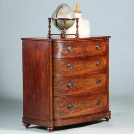 Bow front commode met oplopende lade bloemmahonie ca 1825 (No.280315)